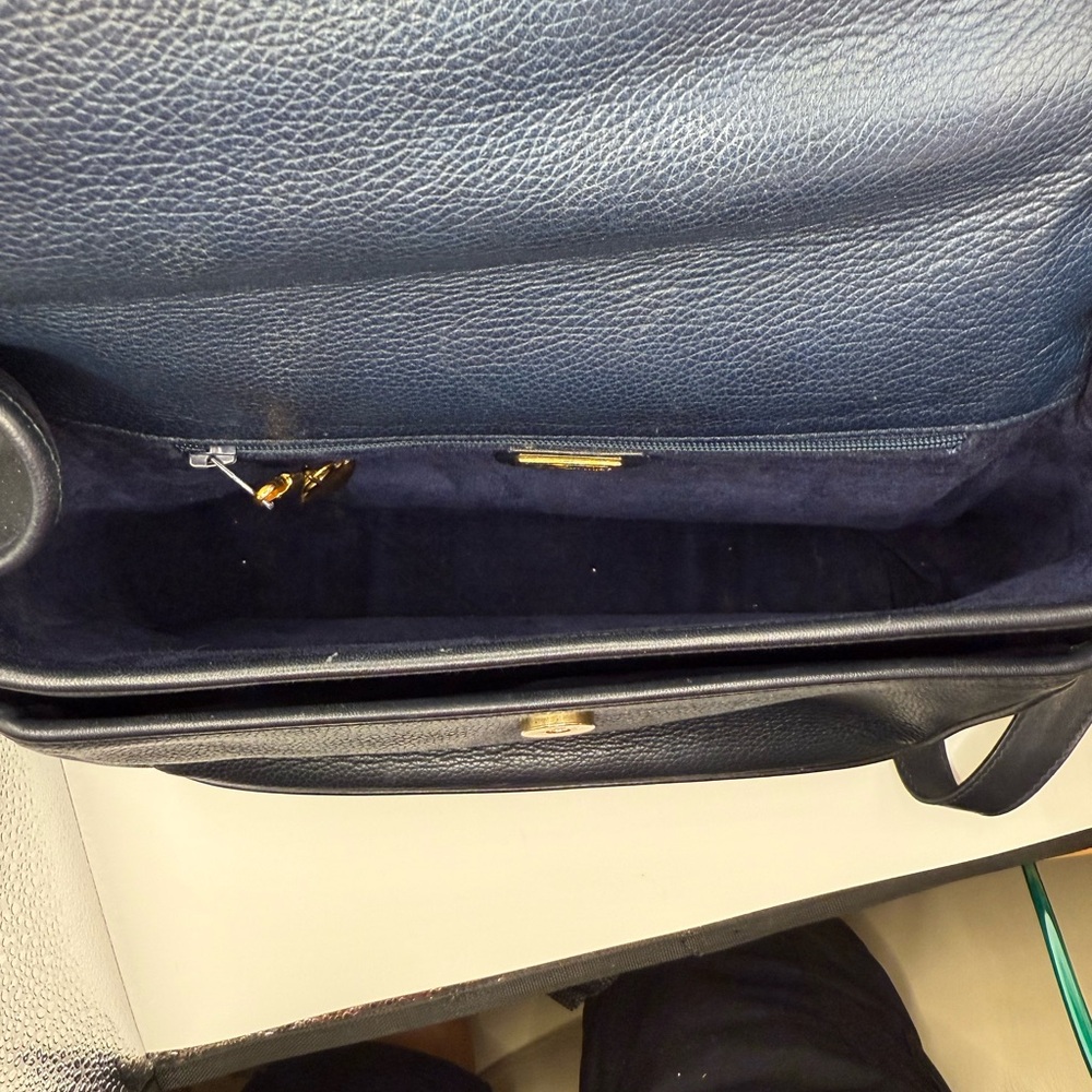 Gucci vintage Navy Blue Leather Crossbody Bag - Picture 6 of 12
